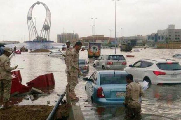 Banjir Bandang Lumpuhkan Jeddah