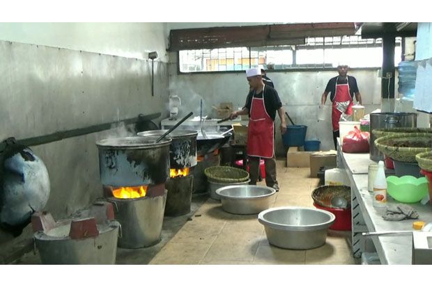 Ikan Sale Balado dan Sup Daging Sipirok Menu Utama Horja Godang Kahiyang-Bobby
