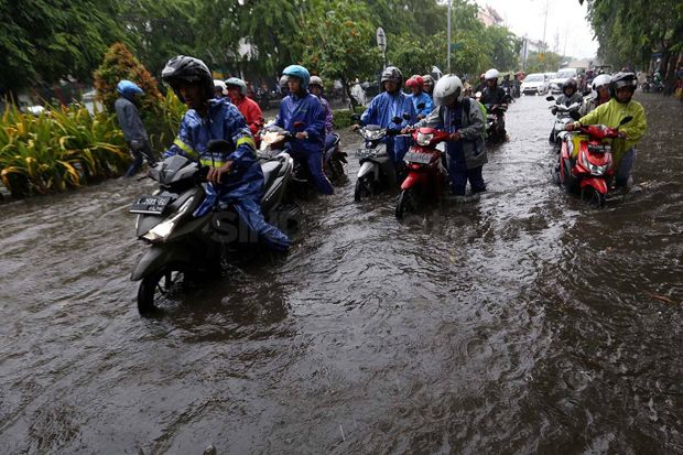 Warga Surabaya: Banjir Seperti Ini kok Dibilang Genangan