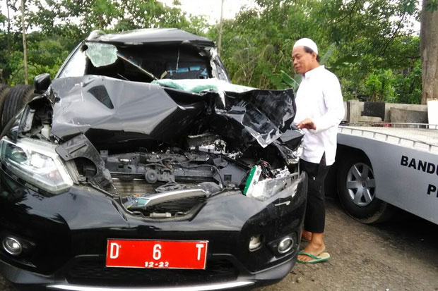 Mobil Sekda Cimahi Kecelakaan, Sang Ajudan Tewas di Lokasi