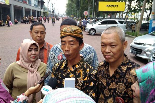 Jokowi KW2 Bikin Heboh di Lokasi Resepsi Bobby-Kahiyang