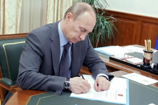 Putin Teken Undang-undang yang Menargetkan Media Asing