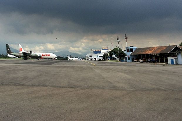 Gunung Agung Meletus, 6 Penerbangan dari Bandara Husein Sastranegara Dibatalkan