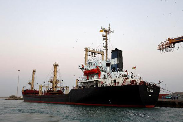 Kapal Bantuan Pertama Berlabuh di Yaman