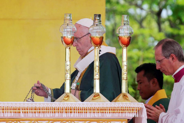 Menyambangi Myanmar, Paus Serukan Perdamaian