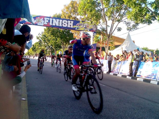 Etape Pertama Tour de Siak Dikuasai Pembalap Indonesia