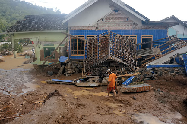 Setelah Cempaka Melemah, Giliran Siklon Tropis Dahlia Mengancam