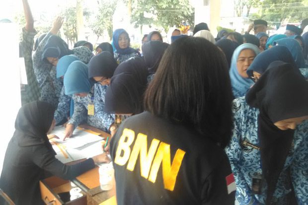 Peringati Hari Korpri, Ratusan ASN Disdik Kota Bandung Tes Urine