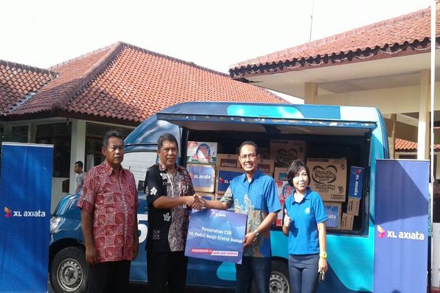 Jibaku XL Axiata Membantu Banjir di Pesisir Selatan Jawa