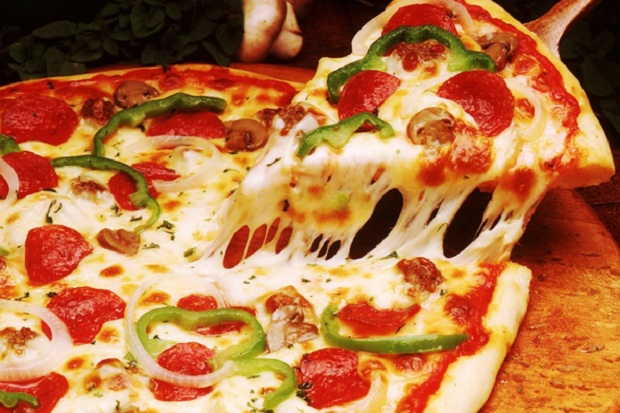 Studi: Makan Pizza Bantu Turunkan Berat Badan