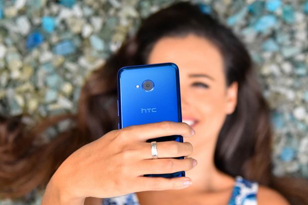 HTC Masih Simpan Satu Smartphone Andalan di 2017