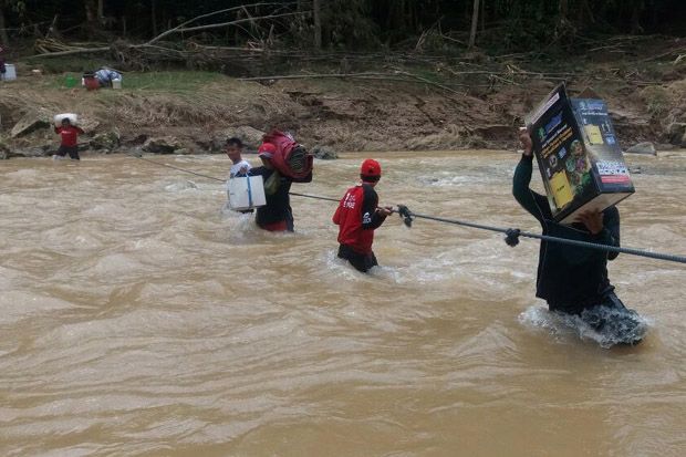 PKPU Evakuasi Warga Terdampak Banjir dan Longsor di Pacitan