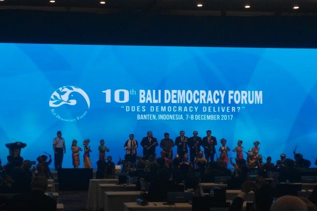 Menlu Retno pada Delegasi 96 Negara: Demokrasi Hadapi Tantangan Besar