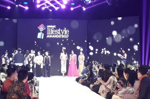 Miss Indonesia hingga Marsha Timothy Raih Piala di I Fashion Festival 2017