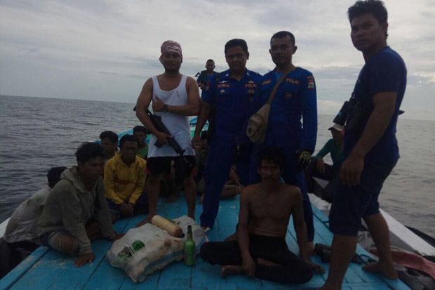 Kapal Nelayan Berisi Ratusan Bom Rakitan Ditangkap Polair Polda Papua Barat