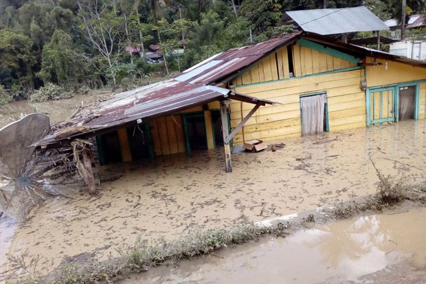 Solok Diterjang Banjir Bandang dan Longsor, Puluhan Rumah Terendam dan Satu Warga Hilang