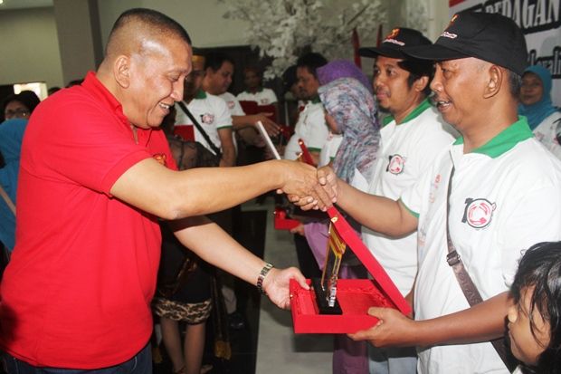 Alfamart Apresiasi 400 Pedagang Binaan di Yogyakarta