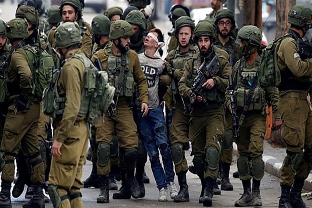 Viral, ABG Palestina dengan Mata Ditutup dan Diseret Banyak Tentara Israel