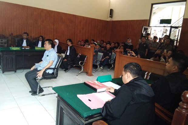 Penista Agama di Karawang Divonis 1 Tahun 6 Bulan Penjara