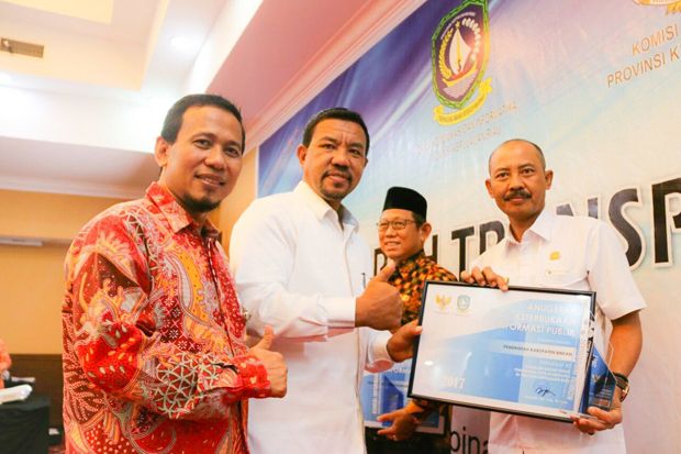 Pemkab Bintan Terima Anugerah Transparansi Awards 2017
