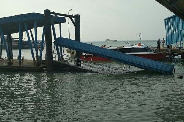 Jembatan Ponton Pelabuhan Bulanglinggi Tanjunguban Ambuk
