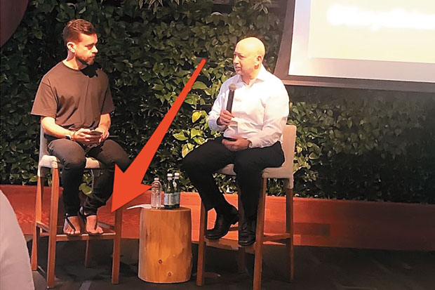 CEO Twitter Jack Dorsey Rapat dengan Memakai Sandal Jepit