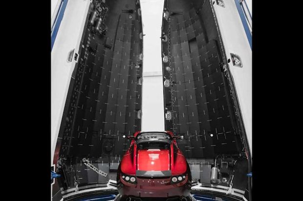 Januari 2018, Elon Musk Kirim Mobil Tesla Roadster ke Mars
