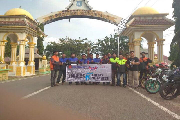Rider Suzuki Satria Libas Jalur Lintas Sulawesi