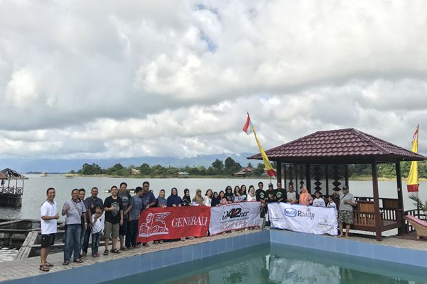Tiba di Palopo, Rombongan ID42NER Nikmati Keindahan Danau Poso