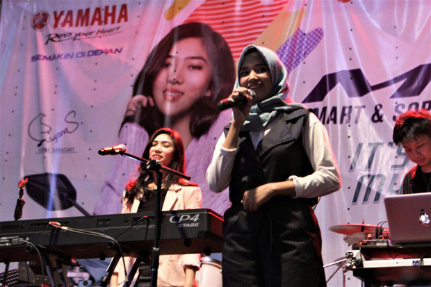 Linda Amalia Duet Bareng Isyana di Mio S Roadshow Concert Bandung