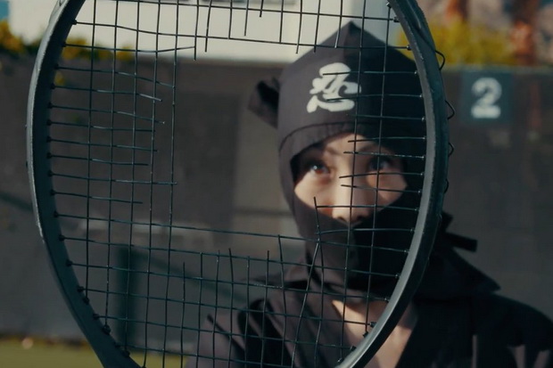 Radwanska Bertanding Tenis Melawan Ninja