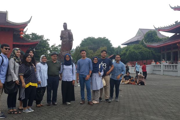 Liburan Tahun Baru, Sudirman Said Kunjungi Objek Wisata Religi di Semarang