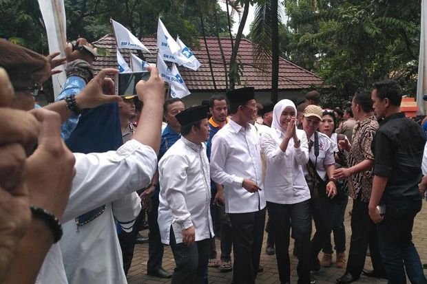 Ratusan Pendukung Antar Pasangan Harnojoyo-Finda Mendaftar ke KPU Palembang
