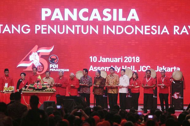 HT dan Para Ketum Parpol Dapat Potongan Tumpeng dari Megawati