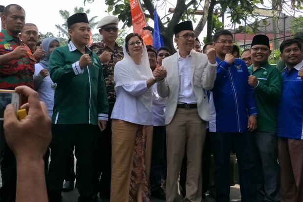 Nurul-Ruli Naik Angkot ke KPU Kota Bandung