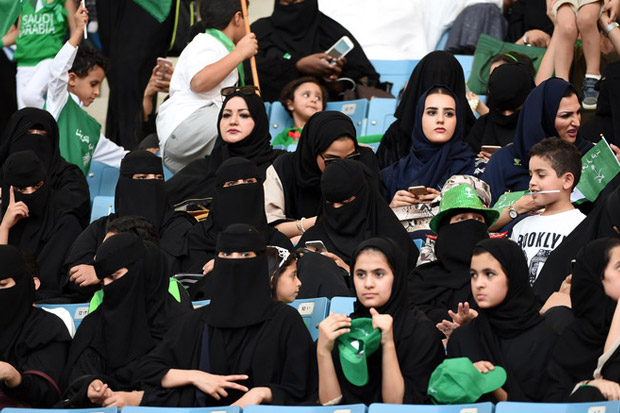 Sejarah, Wanita Arab Diperbolehkan Nonton Sepak Bola di Stadion