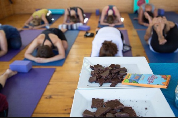 Asyik, Tubuh Lebih Sehat dengan Cokelat Yoga