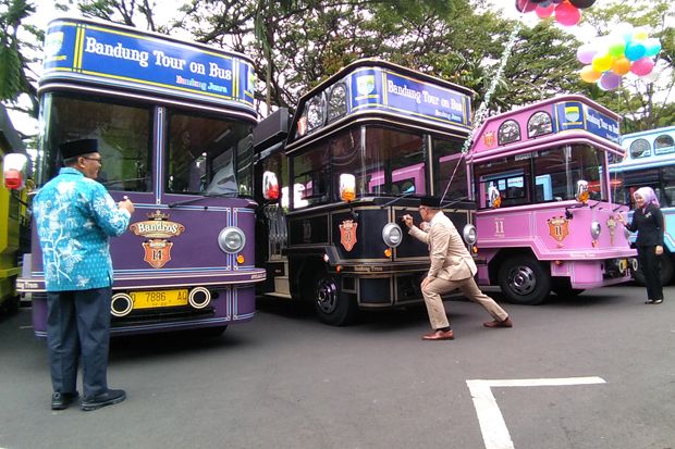 Pemkot Bandung Luncurkan 12 Bus Bandros