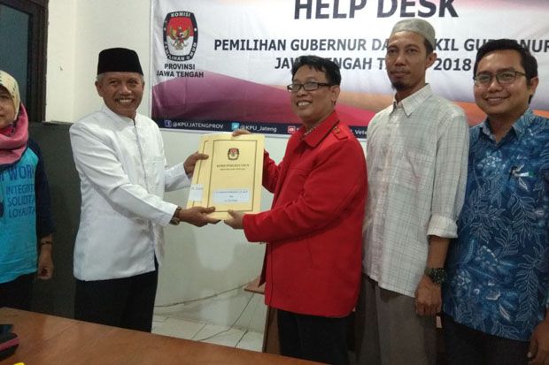 Ganjar Pranowo-Taj Yasin Lengkapi Syarat Administrasi ke KPU