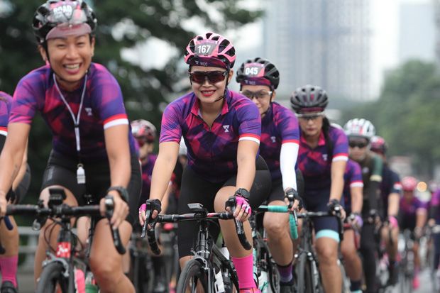 150 Pembalap Wanita Gowes Bareng Ramaikan Ultah WCC Indonesia