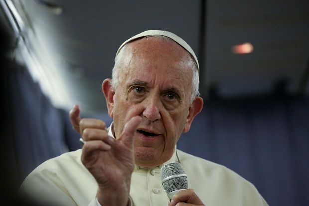 Paus Francis Menggambarkan Fake News sebagai Ajaran Setan