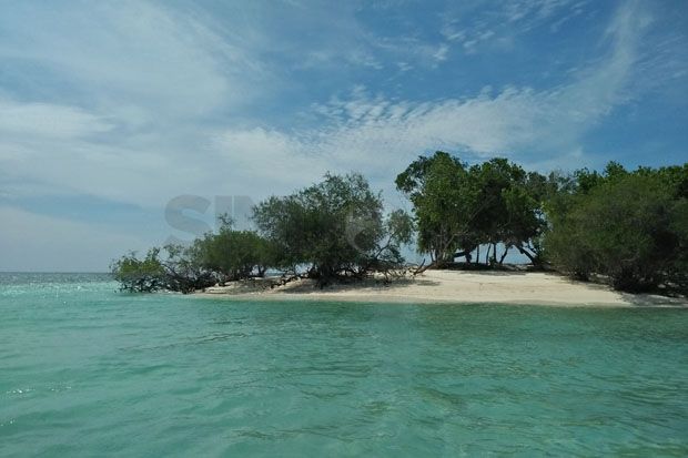 Menikmati Indahnya Pantai Berpasir Putih di Tual, Maluku