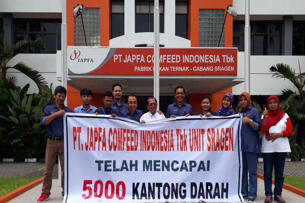 PMI Anugerahkan Japfa Comfeed Indonesia Unit Sragen untuk Donor Terbanyak