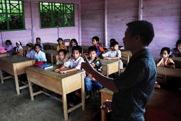 Guru di Daerah Sangat Terpencil Dapat Tunjangan