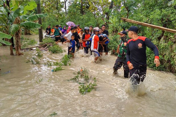 3 Desa di Pemalang Terendam Banjir, Evakuasi Korban Berlangsung Dramatis