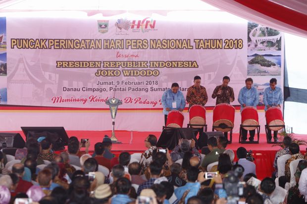 Pukulan Bedug Jokowi Tandai Puncak Peringatan HPN 2018