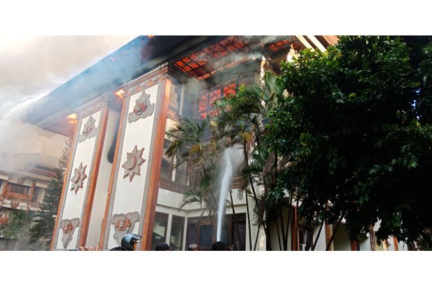 Gedung Biro Humas dan Hukum di Kantor Gubernur Bali Terbakar