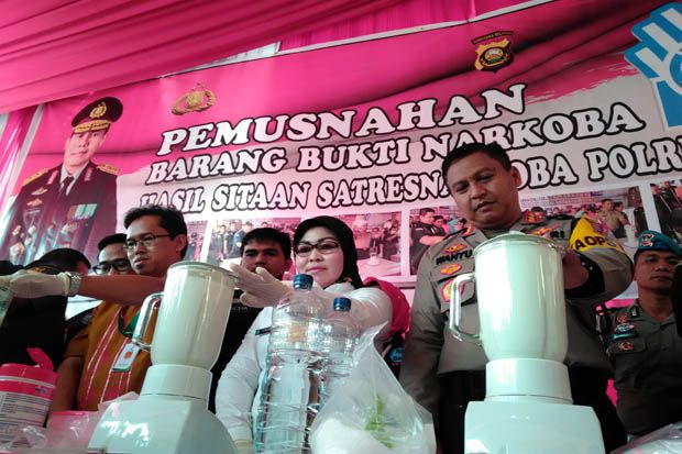 Polresta Palembang Blender Sabu dan Ribuan Ekstasi