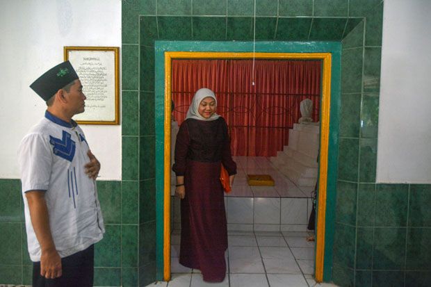 Cawagub Jateng Ida Fauziyah Ziarah ke Makam Kiai Sepuh NU di Banyumas