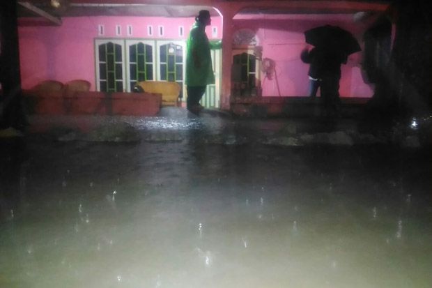 Kota Padang Dilanda Banjir, Tanah Longsor dan Pohon Tumbang